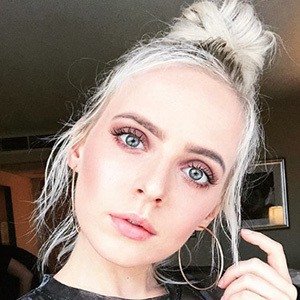 Madilyn Bailey, 33 (流行歌手)
