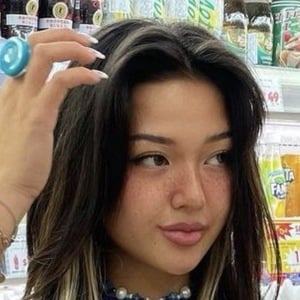 Mai Pham, 22 (YouTube明星)