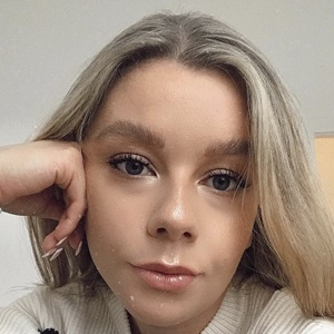 Maike Krombach, 29 (YouTube Star)