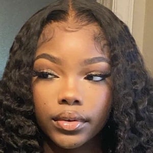 MajorMyra, 22 (Estrelas do YouTube)