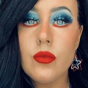 Makeupandmacros, 40 (TikTok明星)