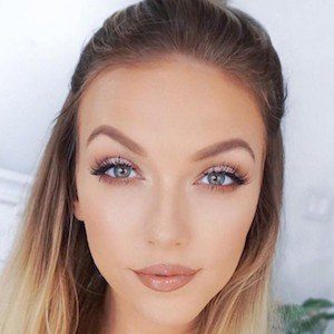 MakeupByAlli, 39 (YouTube Star)