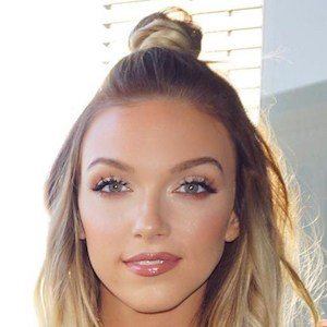 MakeupByAlli, 39 (YouTube Star)