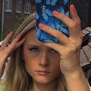 Malin Tomkins, 23 (TikTok明星)