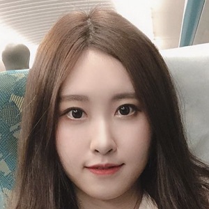 Mandy Sandy&Mandy, 24 (YouTube Star)