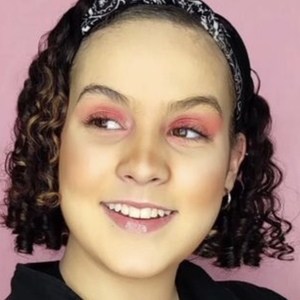 Mari Oliveira, 18 (Star di YouTube)