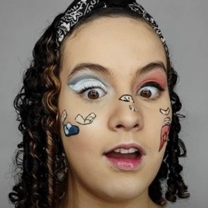 Mari Oliveira image 6