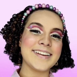 Mari Oliveira image 7