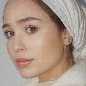 Maria Alia, 32 (Blogger)