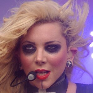 Maria Brink, 47 (Ca sĩ nhạc Metal)