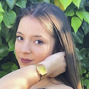 María Figueroa, 25 (Pop Singer)