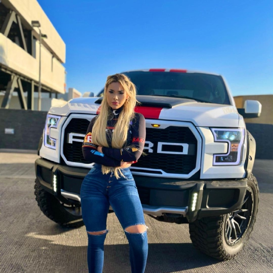 Maria Julissa image 19