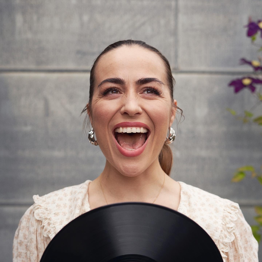 Maria Lucia, 41 (流行歌手)