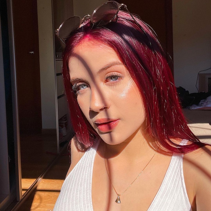 Maria Nicolly, 19 (YouTube明星)