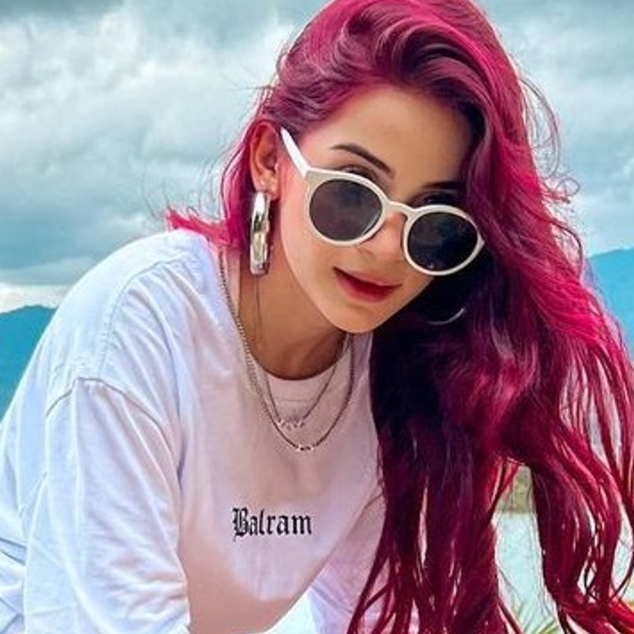 Maria Nicolly, 19 (YouTube明星)