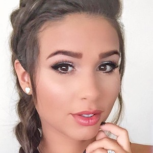 Mariana Barbosa Coelho, 31 (YouTube Star)