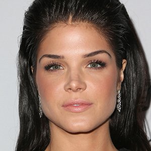 Marie Avgeropoulos, 39 (电视女演员)