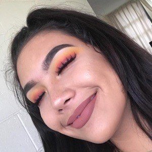 Marina Hokulani, 24 (Estrella de YouTube)