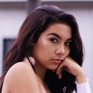Marina Hokulani, 24 (YouTube明星)