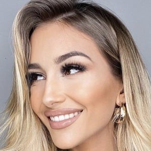 Marine Mametz, 25 (Star di YouTube)