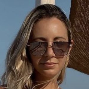 Marni Harvey, 37 (Blogger)