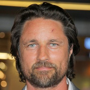 Martin Henderson image 5