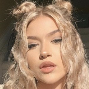 Martina Lynn, 23 (TikTok Star)