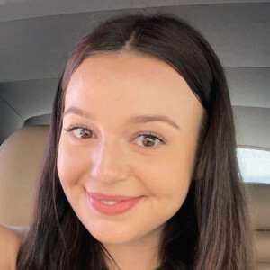 Mary Comeau, 27 (TikTok明星)