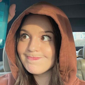 Mary Comeau, 27 (TikTok明星)