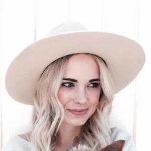 Mary Ellen Arnold, 38 (Blogger)