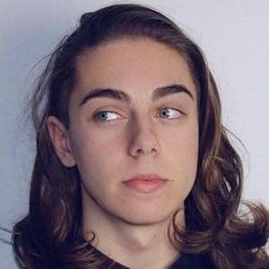 Matt Kantarias, 24 (家庭成員)