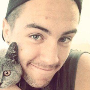 Maverick Burnett, 29 (Bassista)