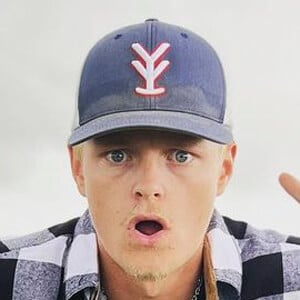 Max Lawrence, 24 (Estrella de TikTok)