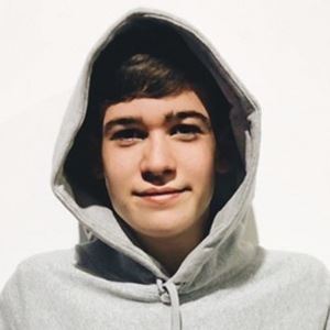 Max Mills, 22 (Pop Singer)