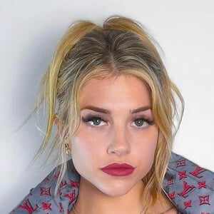 McKenna Matta, 30 (Instagram明星)