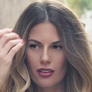 Mea Gold, 28 (Model)