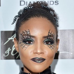 Meagan Tandy image 8