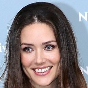 Megan Boone image 3