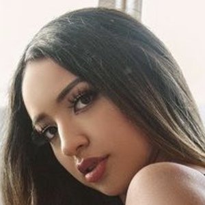 Megan Krista, 27 (Ngôi sao Instagram)