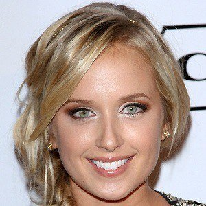 Megan Park, 37 (电视女演员)