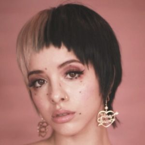 Melanie Martinez, 30 (Поп-певец)