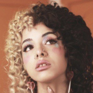 Melanie Martinez, 30 (Ca sĩ nhạc Pop)