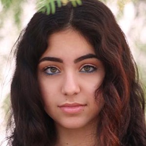 Melanie Riz image 4