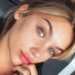 Melinda London, 26 (模特)