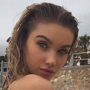 Melinda London, 26 (模特)