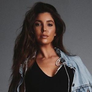 Melissa Molinaro, 41 (流行歌手)