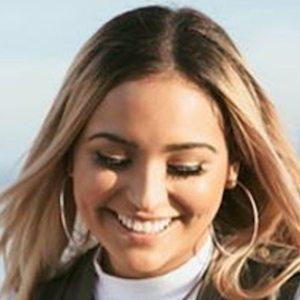 Melissa Sandoval, 28 (流行歌手)