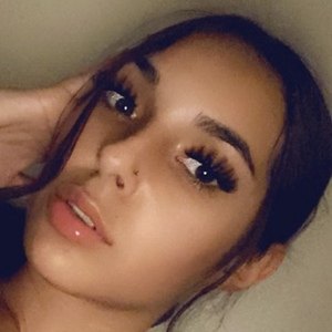 melissa__veee, 28 (TikTok Star)
