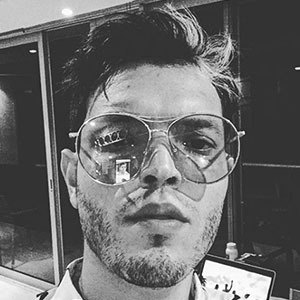 Meny Méndez, 34 (Cantante di musica mondiale)