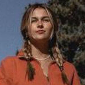 Mia Clark image 4